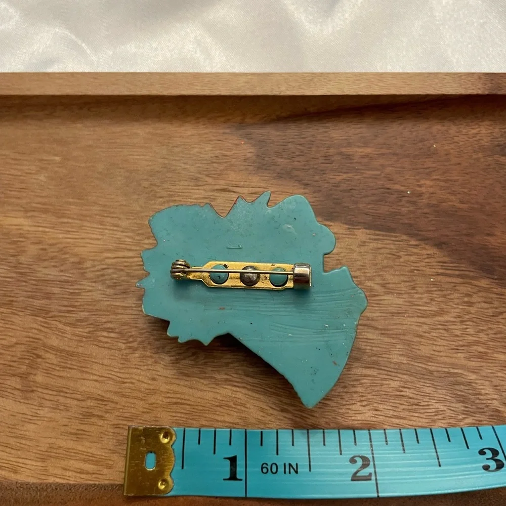 Vintage‎ Hallmark Plastic Wood Look Blue Bells Christmas Brooch Pin Classic